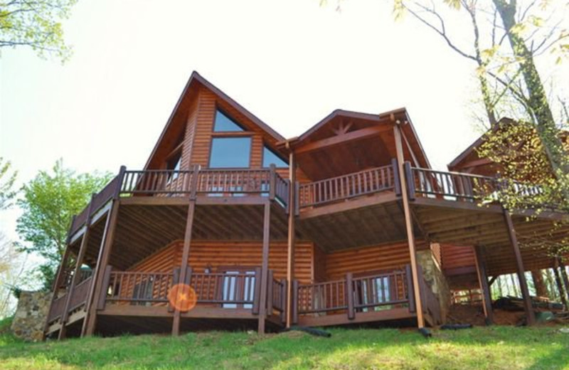 Cabin exterior at Mountain Top Downtown Lodging.