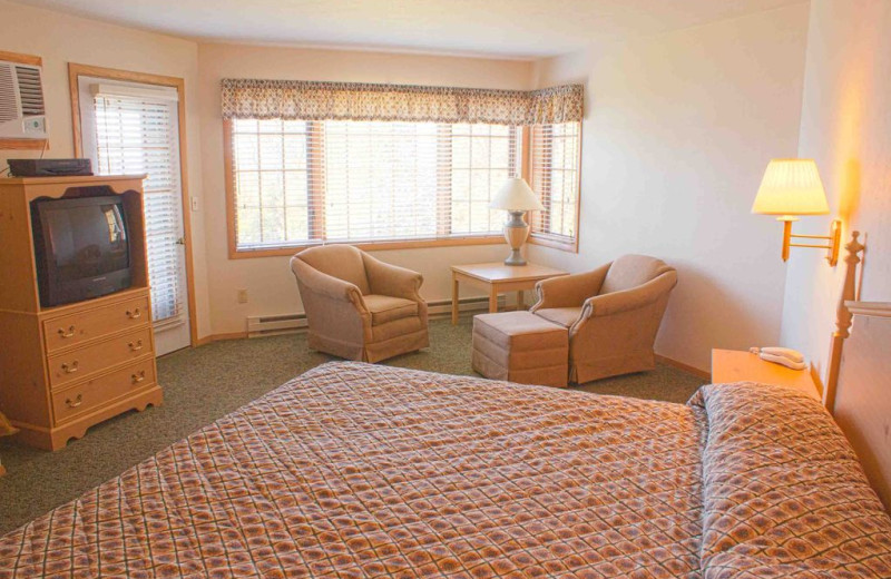 King suite at Bay Shore Inn.