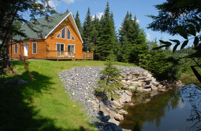 Cabin exterior at Cabins at Lopstick.