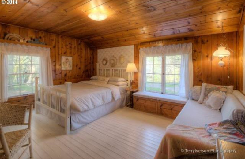 Bridal Veil Lodge Bed (Corbett, WA) Resort Reviews