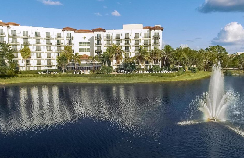 Exterior view of Inn at Pelican Bay.