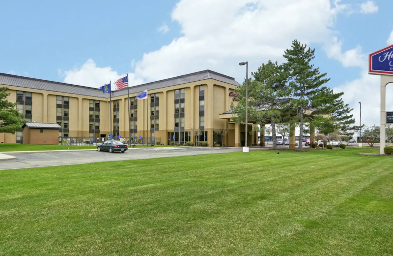 Exterior view of Hampton Inn Detroit-Madison Heights.