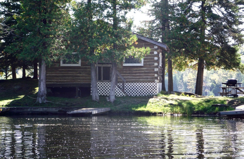 Cabin exterior view of Fernleigh Lodge.