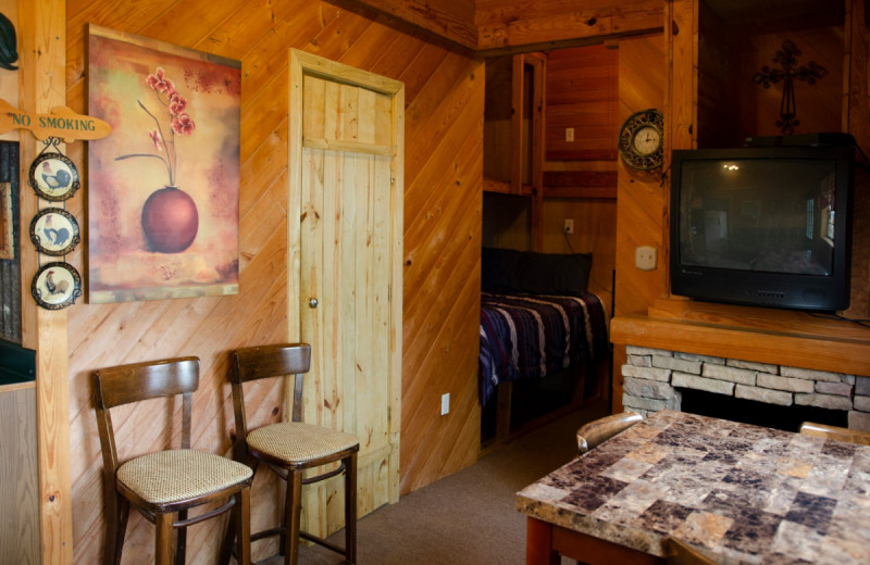 Cabin dining area at Kel's Kove.