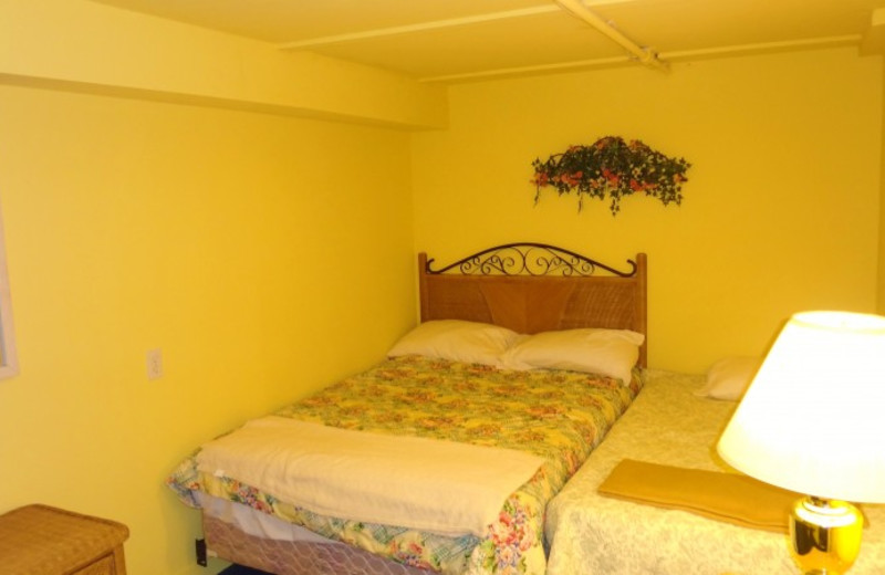 Guest bedroom at Lake Michigan Reunion & Retreat.