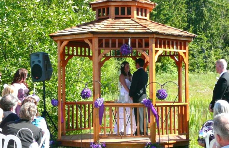 Weddings at Olympic View Cabins.