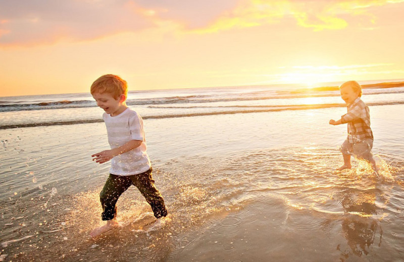 Kids running on beach near Southern Oaks Inn.