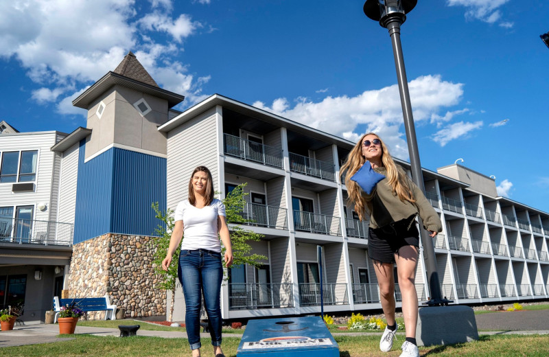 Yard games at Park Point Marina Inn.