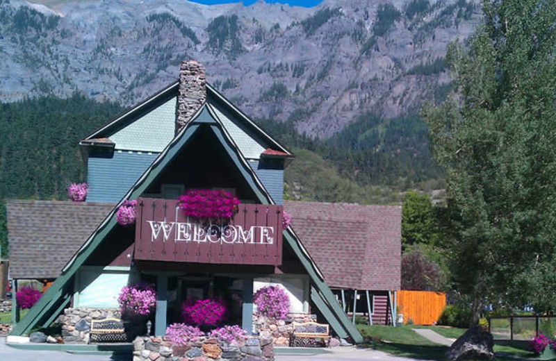 Exterior View of Twin Peaks Lodge