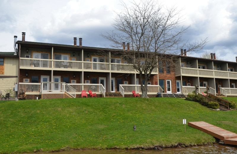 Exterior view of Lakestar Lodge.