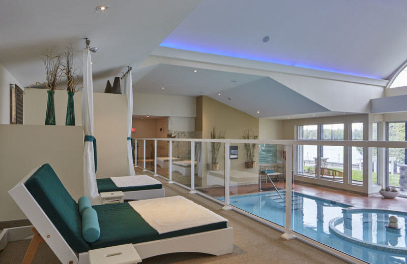 Indoor pool at Sir Sam's Inn and WaterSpa.