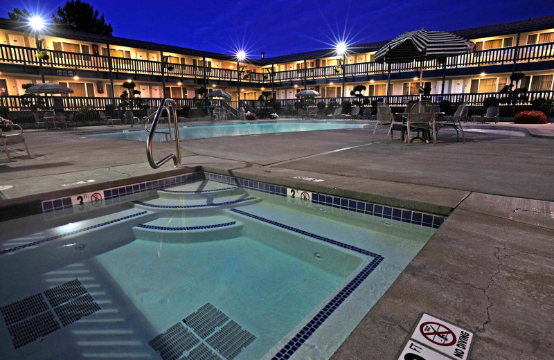 Outdoor pool at Shilo Inn - Portland / Rose Garden.