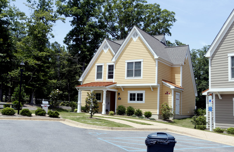 Exterior view of King's Creek Plantation.