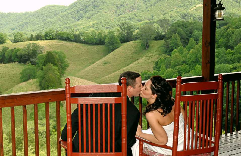 Couple kissing in balcony at Berry Springs Lodge.