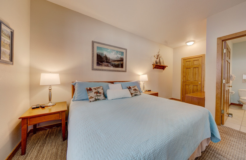 Guest bedroom at Black Canyon Inn.