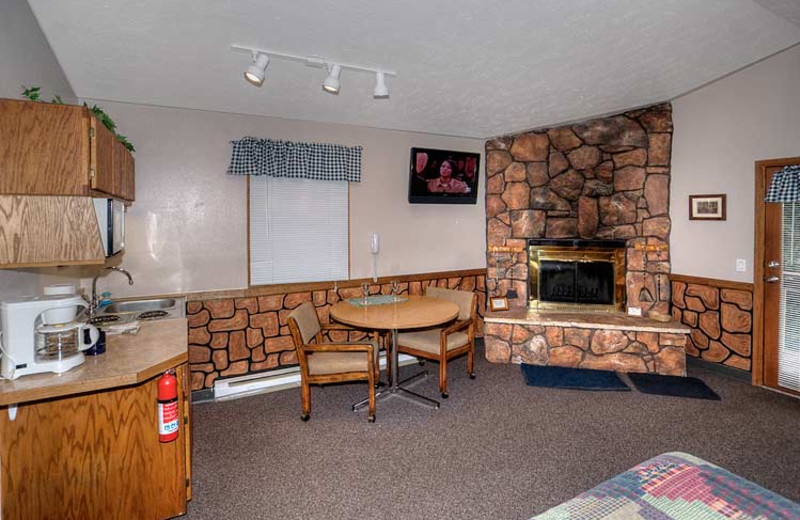 Guest room at 4 Seasons Inn.