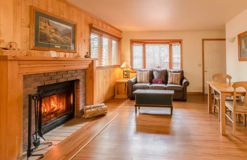 Guest living room at Wildwood Inn.