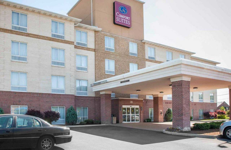Exterior view of Comfort Suites Southport.