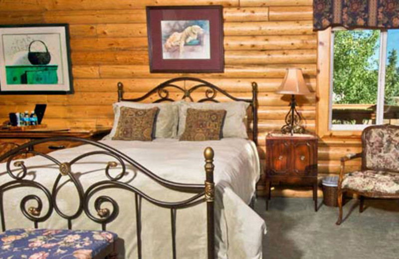 Guest bedroom at Old Irwin Lodge.