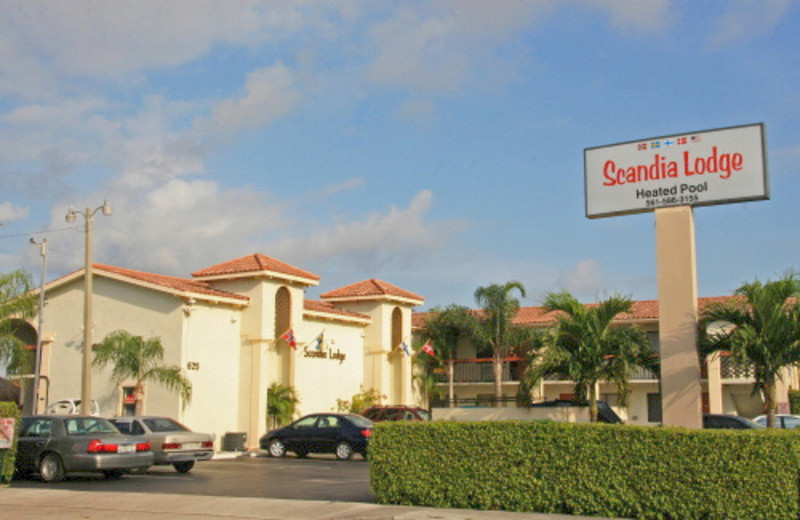Exterior view of Scandia Lodge.