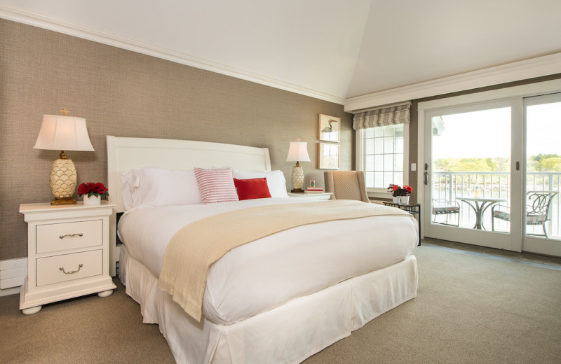 Guest room at Stage Neck Inn.