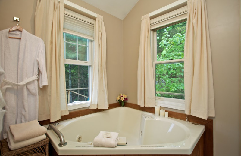 Penobscot cottage jacuzzi at The Lodge at Camden Hills