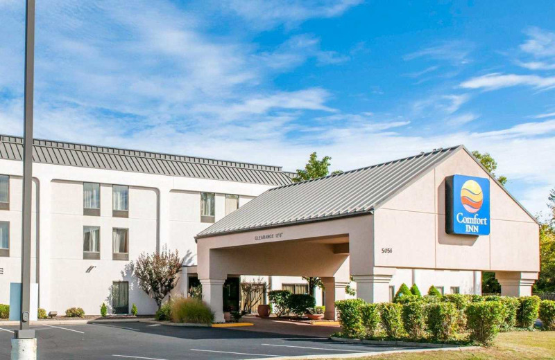 Exterior view of Comfort Inn Oxford.