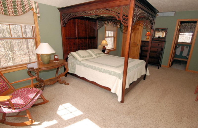 Vacation rental bedroom at Old Timberline Community.