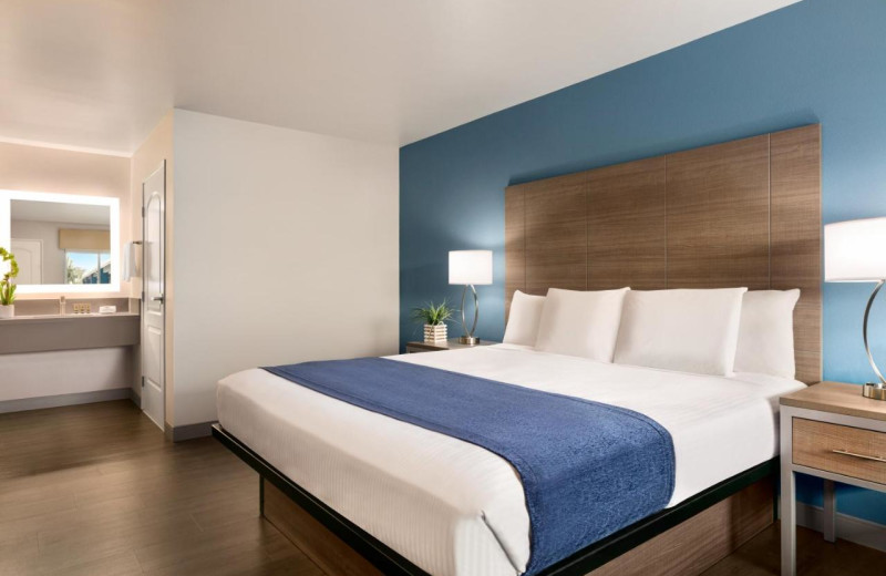 Guest room at Torchlite Inn Santa Cruz.