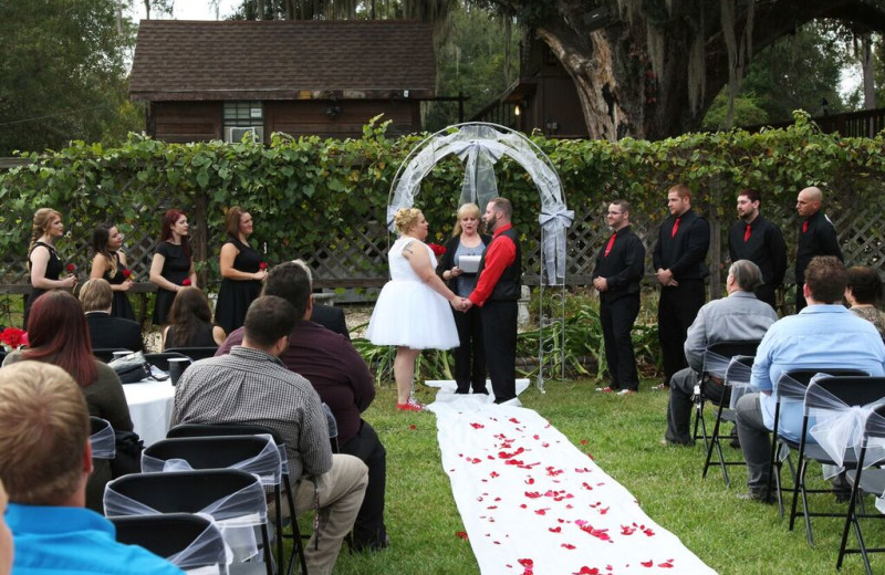 Weddings at Berry Creek Cabins.