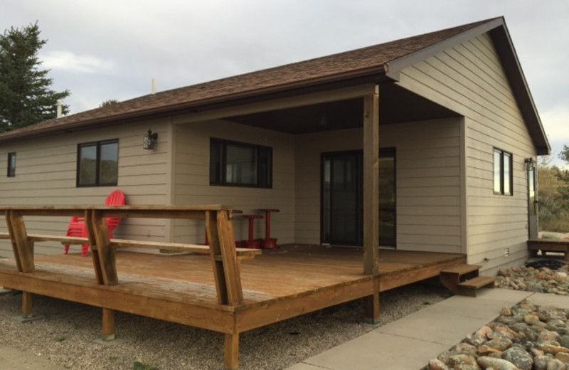 Cabin exterior at Lakeview Lodge 307.