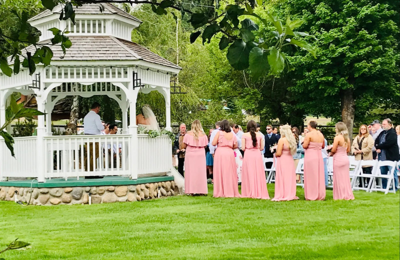 Weddings at Beaver Valley Lodge.
