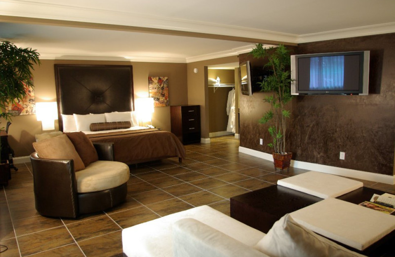Guest room at Menage Anaheim Boutique Hotel.