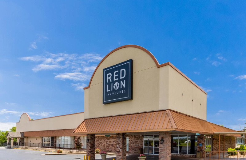 Exterior view of Red Lion Inn 