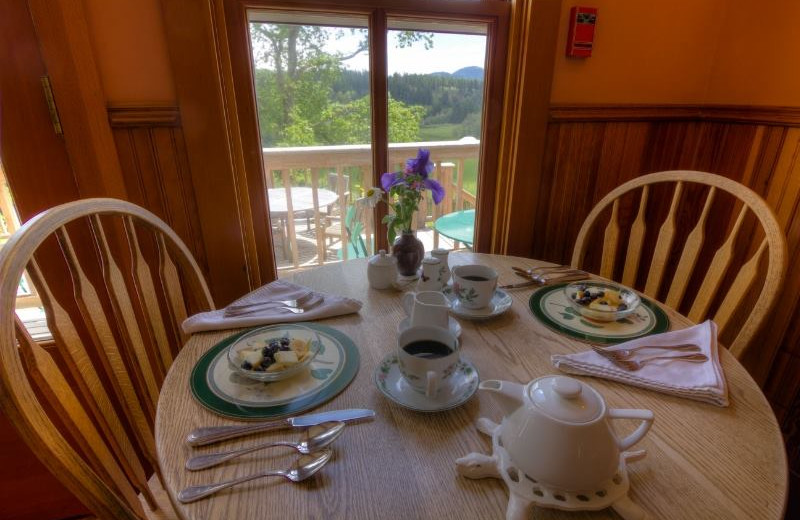 Breakfast at Turtleback Farm Inn.