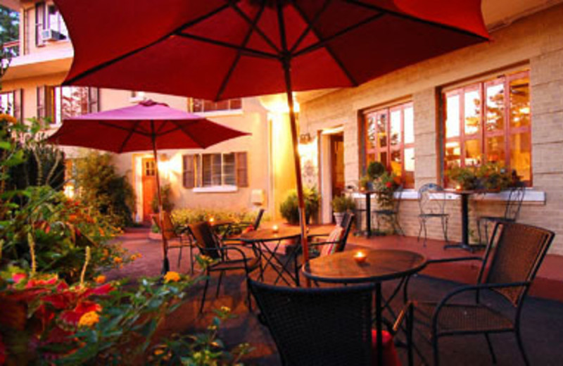Outdoor Dining at Lakeview at Fontana