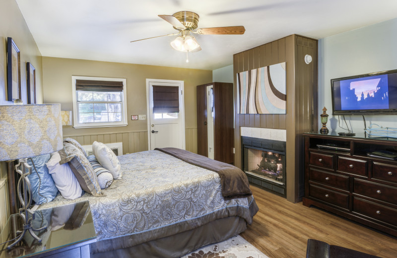 Guest room at Prescott Pines Inn B