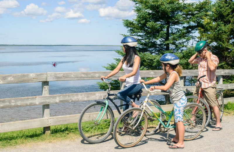 Family biking at Sejour Kouchibouguac Resort.