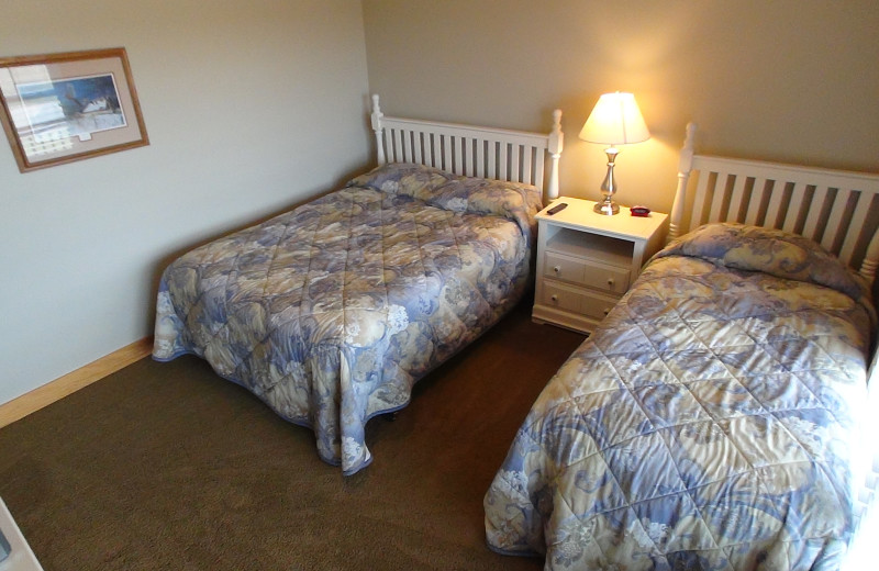 Cottage bedroom at A-Ga-Ming Golf Resort.