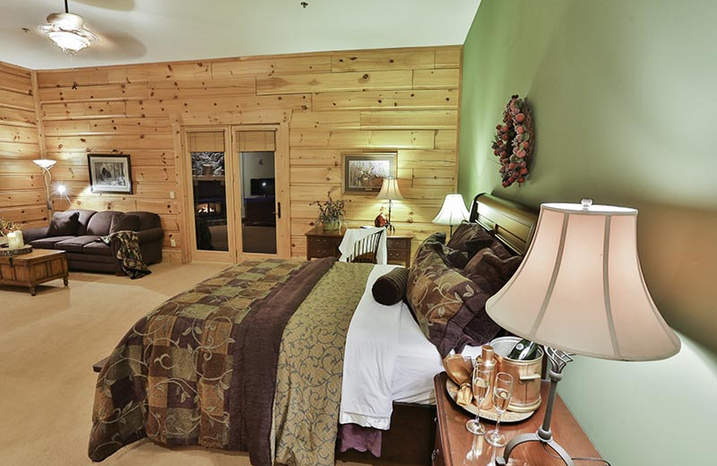 Guest room at House Mountain Inn.