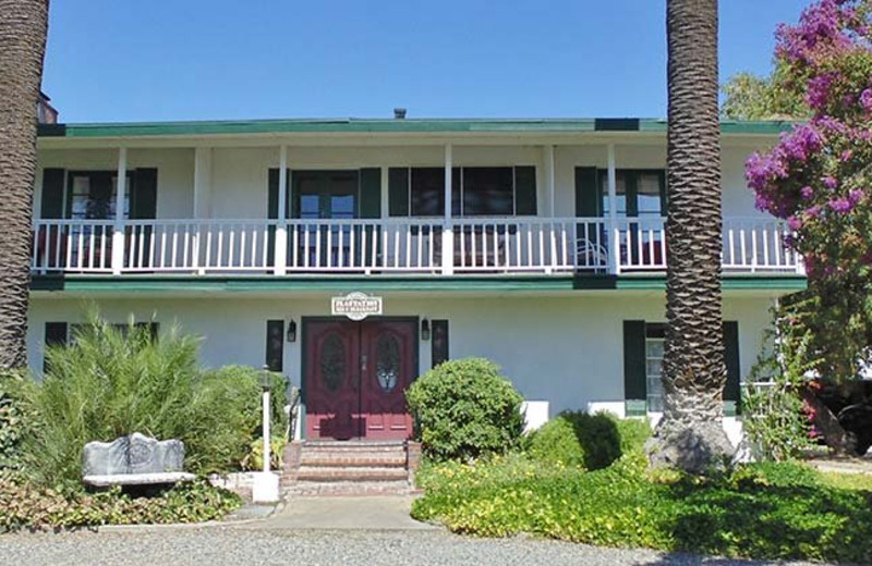 Exterior view of Plantation Bed and Breakfast.