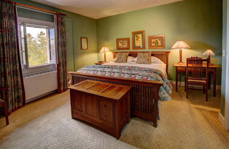 Guest bedroom at Geneva On The Lake.