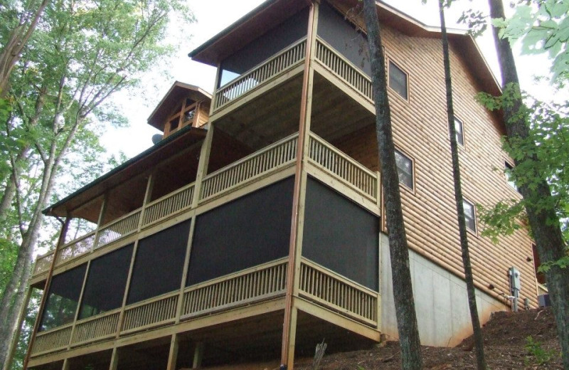 LOVELY 3 BEDROOM CABIN WITH MANY AMENITES, POOL TABLE, AIR HOCKEY, HOT TUB AND MORE