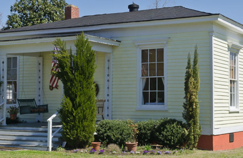 Cottage exterior at The Pack House Inn.