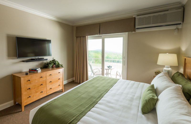 Guest room at Steele Hill Resorts.