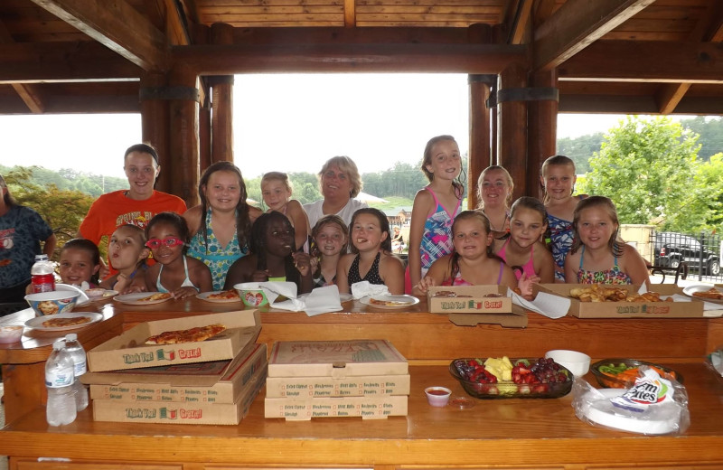 Pizza party at Golfview Vacation Rentals.