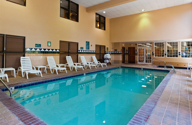 Indoor pool at The Heathman Lodge