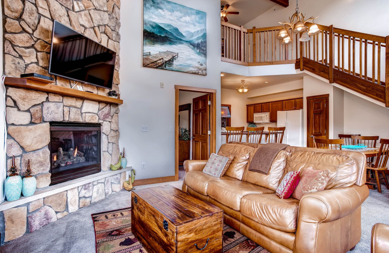 Guest living room at Black Canyon Inn.