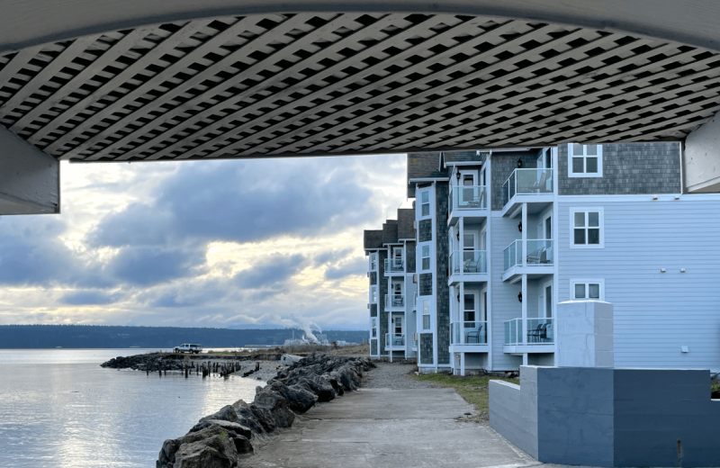 Exterior view of Tides Inn.