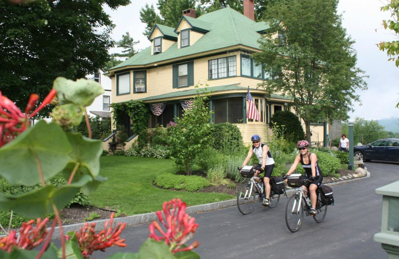 Exterior view of Oxford House Inn.